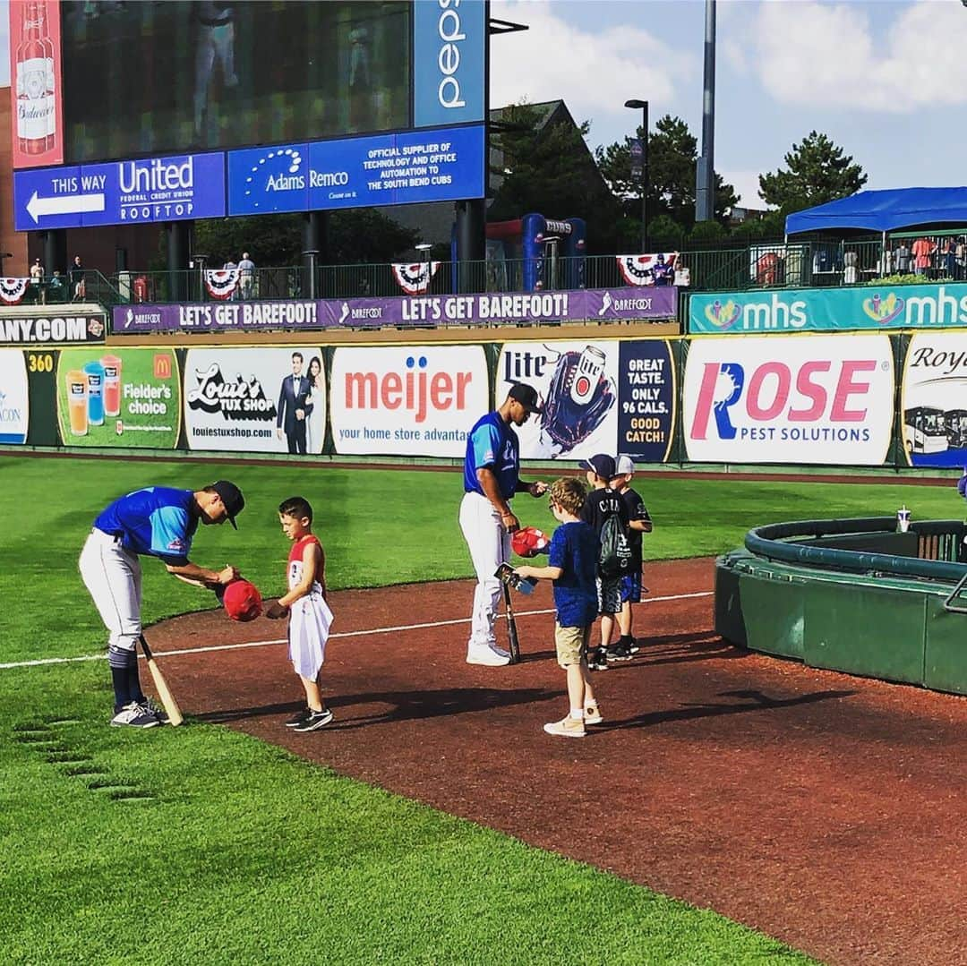 ブライアン・バリントンのインスタグラム：「A nice little Tuesday! Bella’s team won a tournament on Navy Pier, then the boys got some field time at the Midwest League All Star Game in South Bend!」