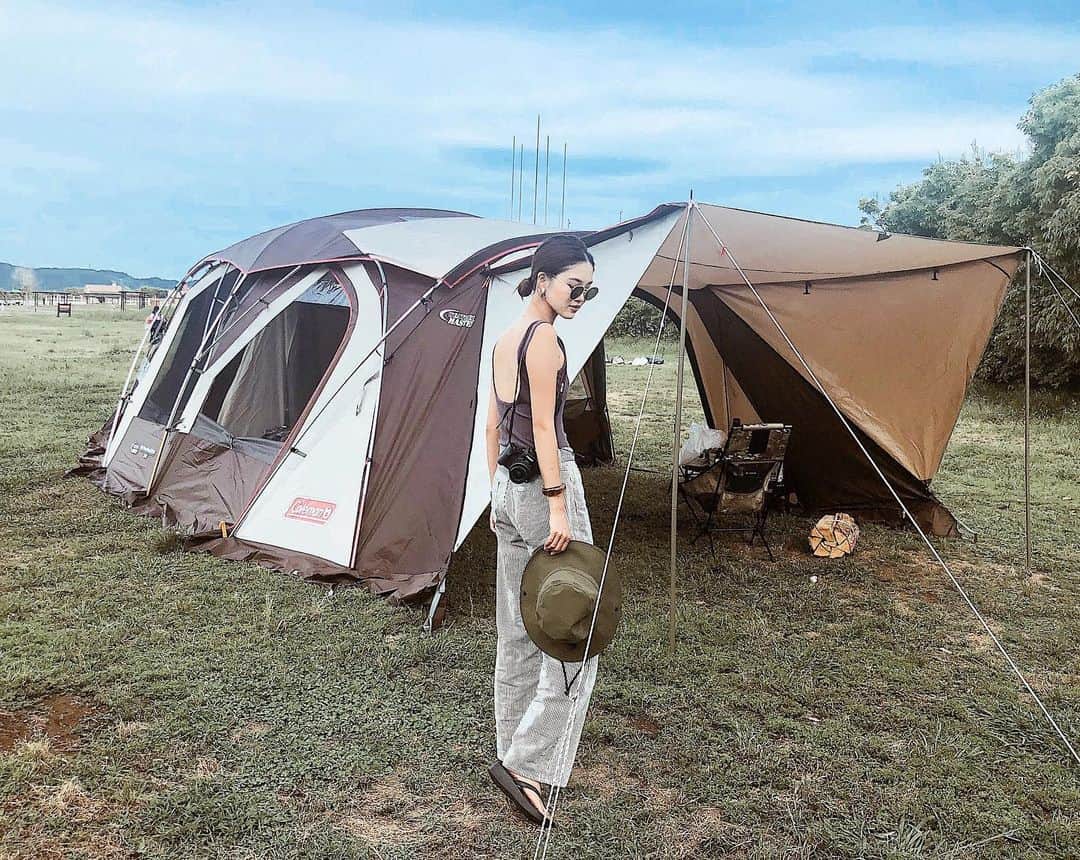 影山可蓮さんのインスタグラム写真 - (影山可蓮Instagram)「・ ・ #outdoorlovers ⛰ #camping ・ ・ こないだの平日キャンプ🔥 新しいテントがめちゃくちゃよかった🥺 ・ ・ めちゃくちゃ暑かったから @etretokyo のタンクが楽な上に可愛かった🌼🌼 ・ ・ ・ #camping #camper #outdoor  #キャンプ #キャンプ女子 #キャンプ場 #アウトドア #アウトドアコーデ #アウトドアファッション #アウトドアライフ #シンプル #コーデ #コーディネート」6月19日 21時20分 - karenoutfits