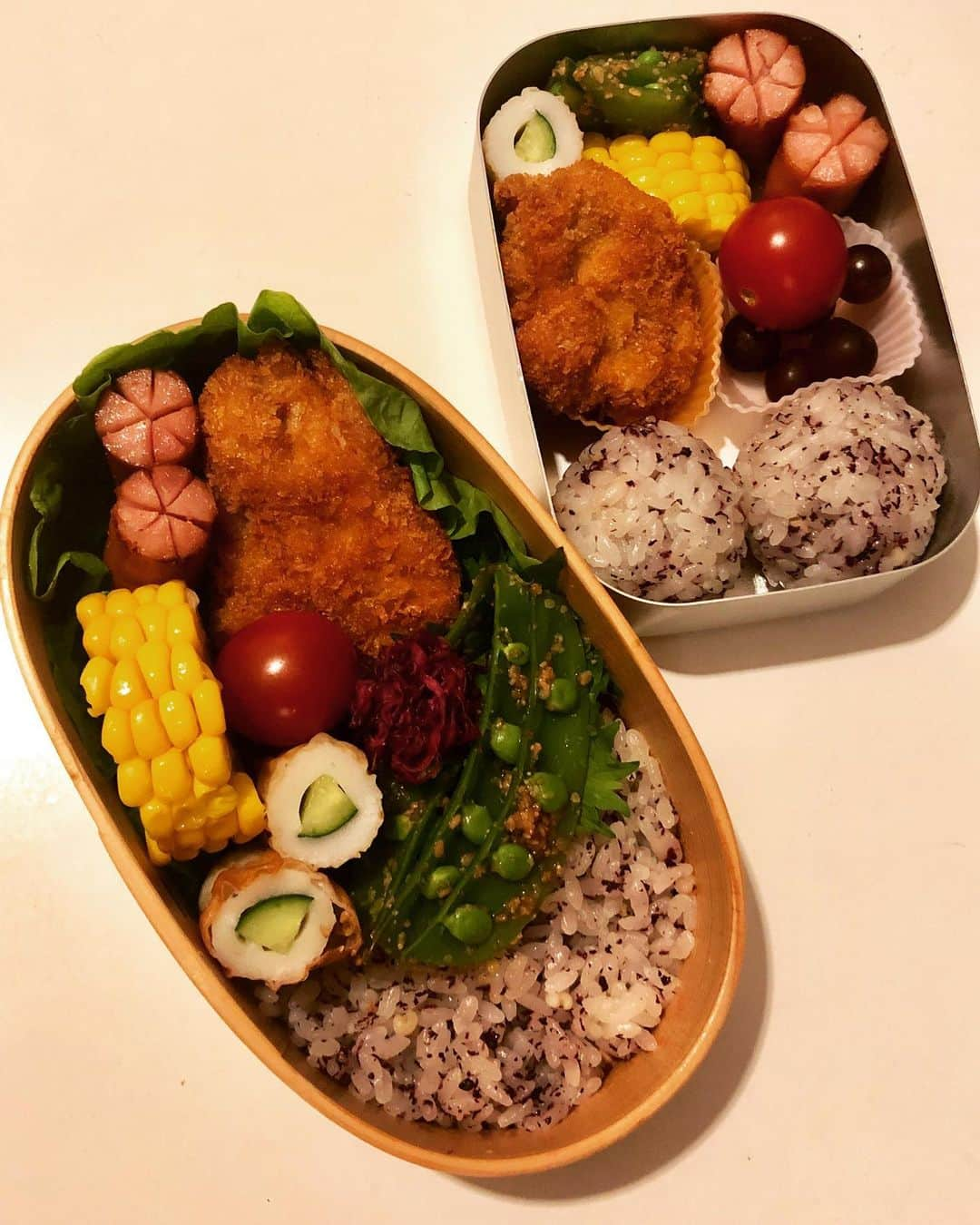 甘糟記子さんのインスタグラム写真 - (甘糟記子Instagram)「今日のお弁当( ^ω^ )  チキンカツ！ あとはスナップエンドウの胡麻和え、ミニトマト、ウィンナー、トウモロコシ、竹輪キュウリ、紫キャベツのサラダです( ^ω^ )  最近姫を送り出してあと、家に戻って30分くらい昼寝？朝寝？二度寝？するのがお気に入り(≧∀≦) というか、じゃないと身体がもたない（笑）  そして昼寝？朝寝？二度寝？って最高に気持ちいいんだよね〜☆*:.｡. o(≧▽≦)o .｡.:*☆ #甘糟ご飯#ご飯#昼ごはん#ランチ#ランチボックス#弁当#曲げわっぱ#わっぱ弁当 #チキンカツ#japanesefood #japanese#japanesestyle #bento#lunch#lunchbox」6月19日 21時21分 - norihey924