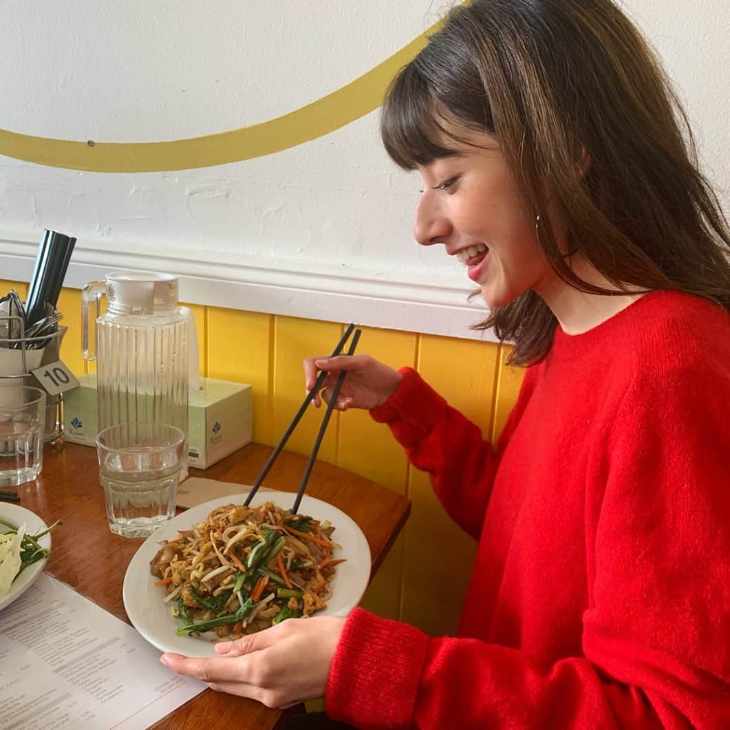 LINA（吉村リナ）さんのインスタグラム写真 - (LINA（吉村リナ）Instagram)「Seriously, it was a food heaven 😵💘🕊I’ve never tried such a delicious vegan Vietnam dish before...!!!! I feel so grateful for my whole body and my mouth that can taste so much flavor and deliciousness 🤤🥰EAT FOOD THAT MAKES YOU HAPPY ❣️#allvegan The restaurant is Loving Hut . ・ まさに、天国のようなランチタイムでした😵️🌹🕊笑 こんなに美味しいVegan100%のベトナム料理、生まれて初めて食べた😳 食べながらすごく思ったのがね、 こんなに“美味しい！”と感じられるのは、私の身体がそもそも存在するから。五感があって、口があるから…。改めて、人生に感謝したくなりました🙏美味しく食べれるって、本当に幸せなこと。せっかく生きてるのだから、もっと素直に！心も体も✨HAPPY✨になるものを食べよう😘👍 #allveganmenu  レストランの名前はLoving Hut 🇻🇳」6月19日 21時22分 - lina3336