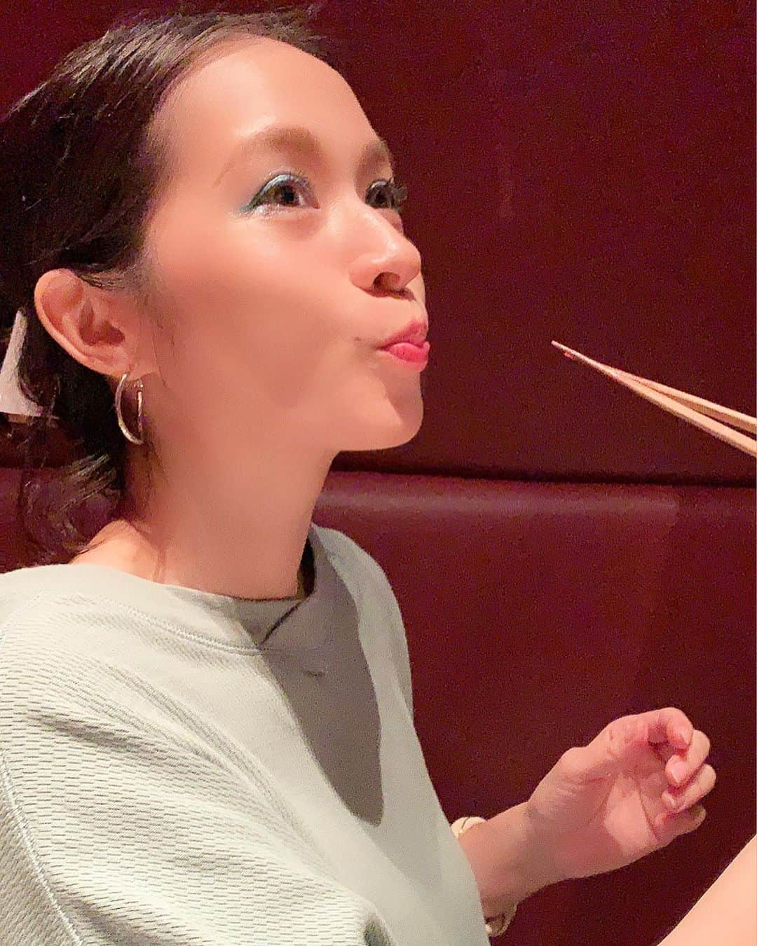 大森美知さんのインスタグラム写真 - (大森美知Instagram)「生肉と雲丹って最強🥩🧡 初めての#焼肉うしごろ デビュー コースメニュー食べに大大満足🥢🤤 普段 自炊が多いから有名なお店にあんまり 行った事なくて早く行けばよかった🥰🗯 たまにのご褒美。 写真から伝わる表情ご覧ください（笑） _______________________________ #焼肉#とろけた #ushigoro#すごい居心地よかった #ushigorobambina銀座 #焼肉#yakiniku」6月19日 21時26分 - michi_oomori_official