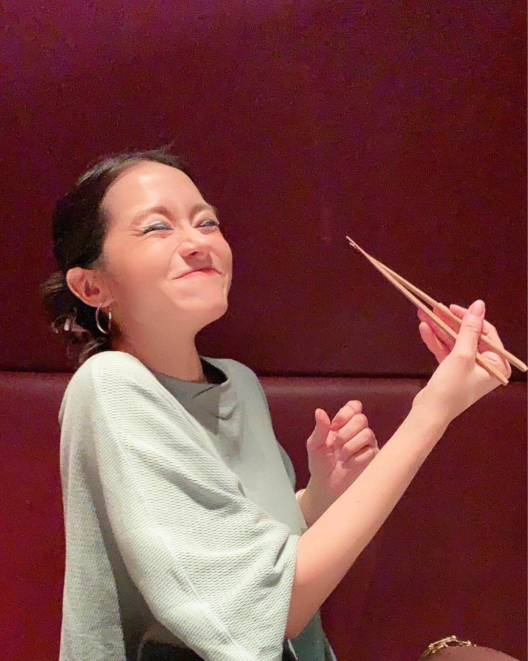 大森美知さんのインスタグラム写真 - (大森美知Instagram)「生肉と雲丹って最強🥩🧡 初めての#焼肉うしごろ デビュー コースメニュー食べに大大満足🥢🤤 普段 自炊が多いから有名なお店にあんまり 行った事なくて早く行けばよかった🥰🗯 たまにのご褒美。 写真から伝わる表情ご覧ください（笑） _______________________________ #焼肉#とろけた #ushigoro#すごい居心地よかった #ushigorobambina銀座 #焼肉#yakiniku」6月19日 21時26分 - michi_oomori_official