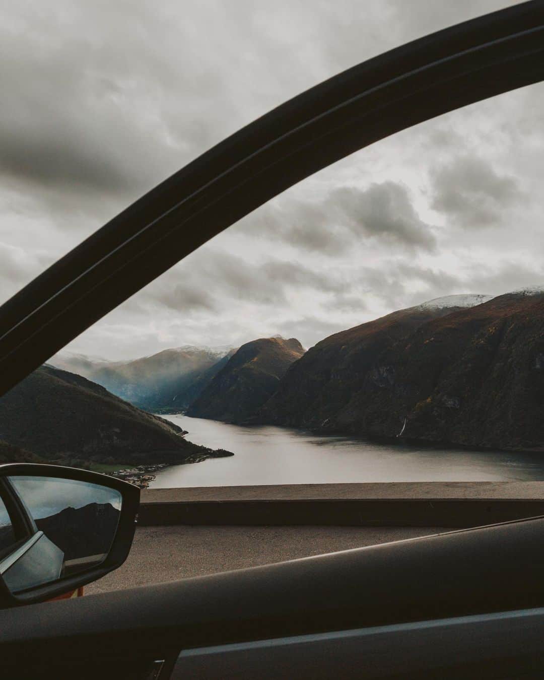 Putri Anindyaのインスタグラム：「Norway, September 2018 // here are some glimpse of road trip views if you traveled to Norway. This is like 0,1 percent of what you will see in Norway roads. After the first picture, you can watch slide 2. . . I said watch because it’s a little video from a phone that i made it into a vintage vibes with Jesus and Mary Chain song called Just like Honey. . . All the pictures here were taken from exactly the same spot, Stegastein. There, i said it. It’s the best view point that i’ve ever been in my life. It’s near from Flåm so you can visit this place easy except the road probably slippery during the snow. The last picture probably you will be confused because it seems he modeled for me but why i didn’t tag him. The answer is because he was a stranger who posed for other people but i took it from another side. . . And yes it was cold and yes i know it’s “too long didn’t read” caption that i always make.」
