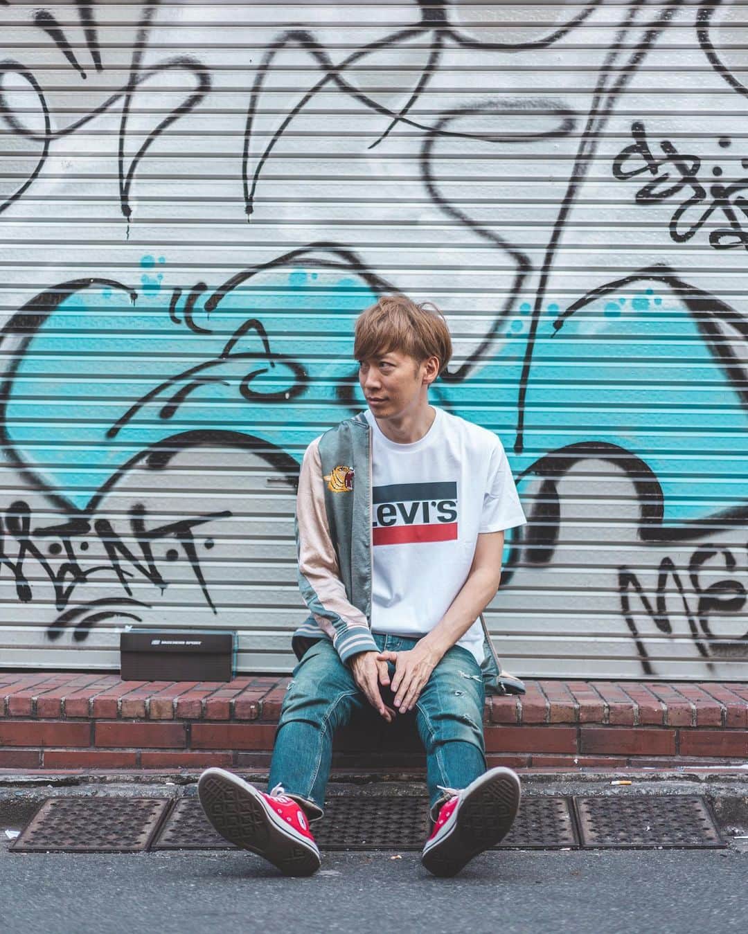 DJ U-ICHIのインスタグラム：「👻 親知らずとの戦い 終了。 今回も腫れなかった 明日も晴れ☀️かな… 爽やかな曲でも作ろう！ . . 制作しよ🎹まい . . . . _________________________________ #tokyo #nagoya #fukuoka #japan #tokyocameraclub #levis #red  #streetphotography #sonya7riii  #portraitvision #portraitfestival  #portraitpage #portraitmood #moodyportraits #ourportraitsdays #lifeportraits _________________________________ 📷 @yuta_photo_0823」