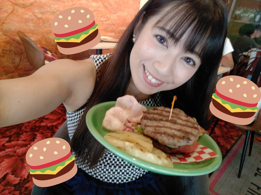 才木玲佳さんのインスタグラム写真 - (才木玲佳Instagram)「meat burgerrrrrrr🍔🍔🍔🍔🍔🍔🍔🍔」6月19日 21時38分 - saikireika