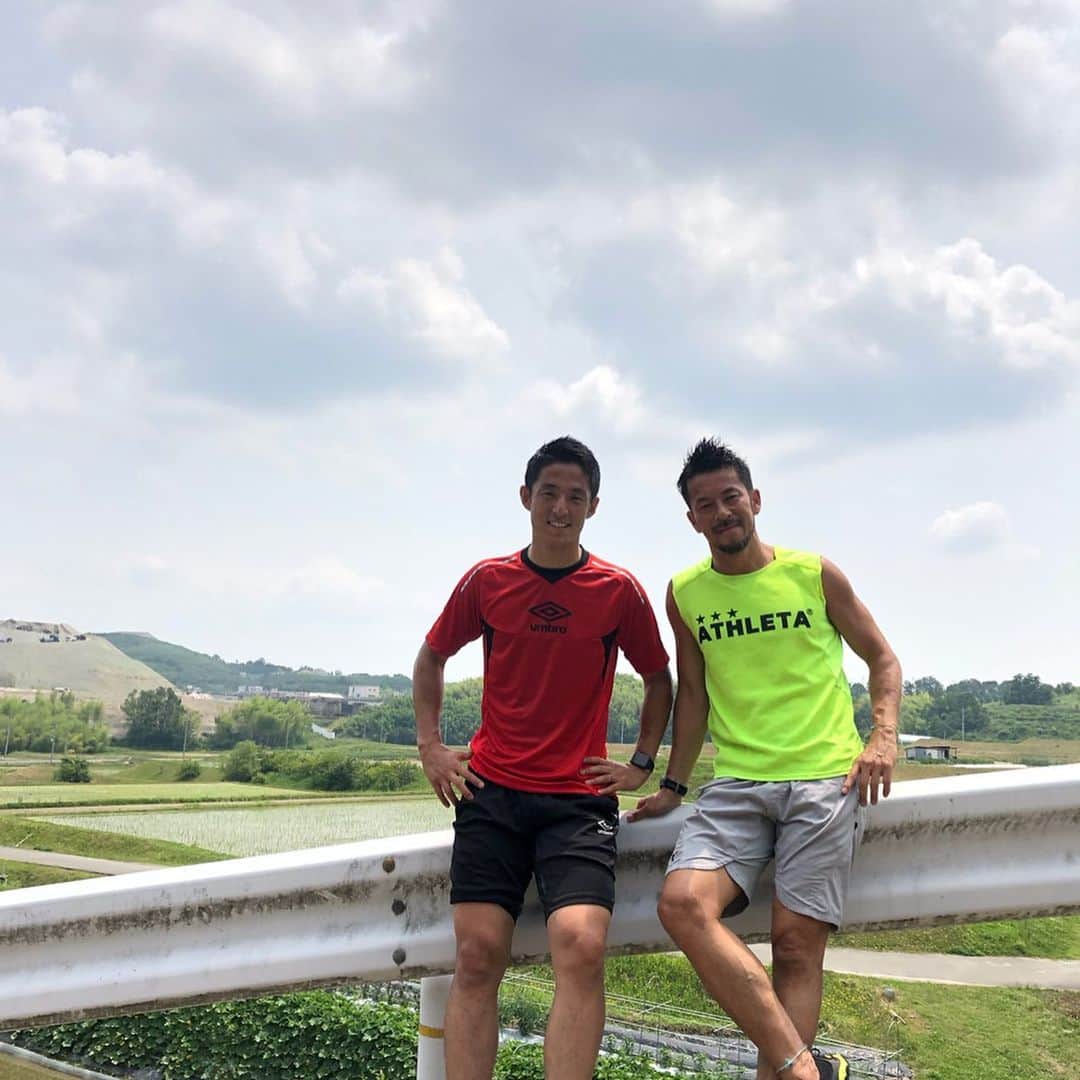 森岡亮太のインスタグラム：「﻿ ﻿ 今オフ最終トレーニングは坂道ダッシュ！﻿ ﻿ ﻿ #坂道ダッシュ﻿ #7度のロング﻿ #10度のショート﻿ #umbro﻿ #inov8」