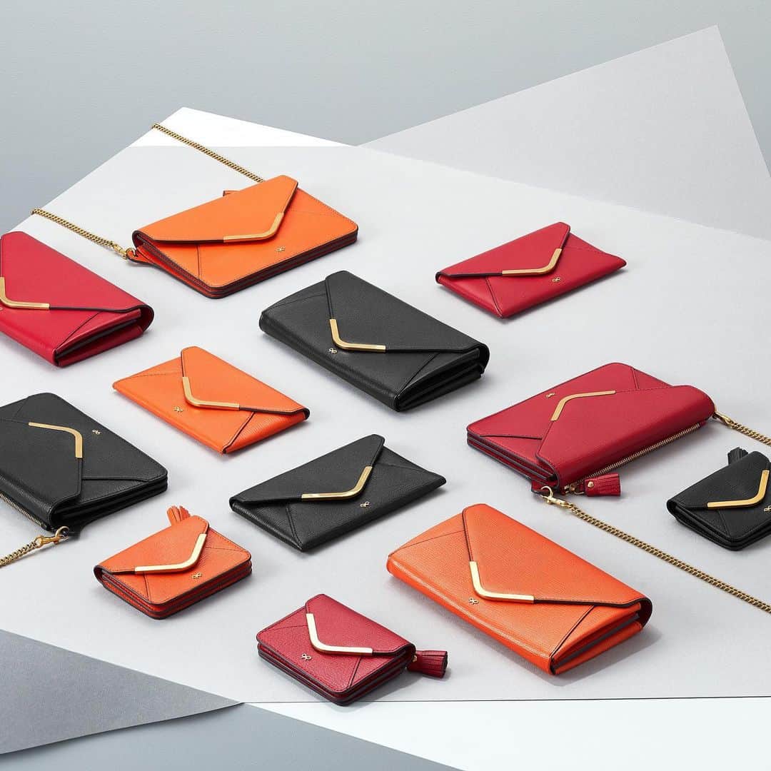 アニヤハインドマーチさんのインスタグラム写真 - (アニヤハインドマーチInstagram)「From cross-body pouches to purses and pockets, the new Postbox Envelope collection delivers all the luxurious hallmarks of the Postbox bag, including the vintage gold frame and folded envelope construction. #AnyaHindmarch」6月19日 21時43分 - anyahindmarch