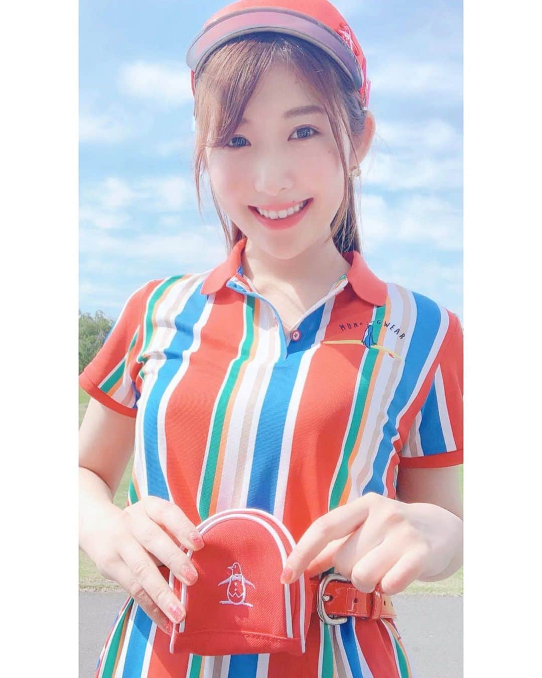 千代田唯さんのインスタグラム写真 - (千代田唯Instagram)「昨日のゴルフウェア⛳️🌸 #マンシングウェア  のハワイラインです✨ ずっと着たくて1ヶ月待ちどうしかったよー👗✨ ベルトにつける小物いれがお気に入りの千代田です🐰💗 ストライプは着痩せ効果もあるので女性には嬉しいですよね✨ 可愛いくてたくさん着て出かけたいから たくさんゴルフに行きたいなぁ👗🌸 @munsingwear_jp  @golftoday_birdies  #GTBカップ #gtバーディーズ  #ゴルフトゥデイ #ゴルフトゥデイバーディーズ  #golftoday #ゴルフウェア #ゴルフコーデ #夏ゴルフ #ゴルフ女子 #ゴルフ好き #ゴルフファッション #ハワイ #golf #golfwear  #golffashion  #golfstagram  hawaii #instagolfer  #instagolf  #sportswear  #fashion  #golfgirl #munsingwear  #高尔夫球 #골프 #골프웨어  @ こだまゴルフクラブ」6月19日 21時51分 - chiyodayui0920