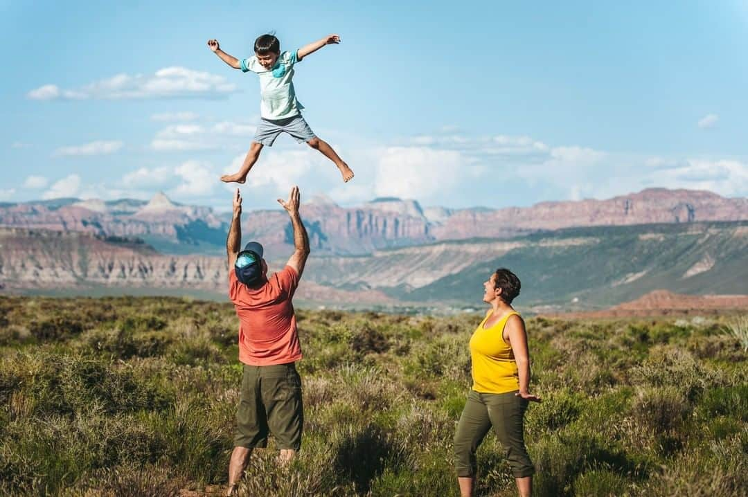 REIさんのインスタグラム写真 - (REIInstagram)「Are you a member? If so, we want to see your adventures! Tag your favorite pics with #REImember for a chance to be featured here.  Photo: #REImember @hikingmyway, taken by @theroamfamilyschool in Hurricane, #Utah. #OptOutside」6月19日 22時01分 - rei