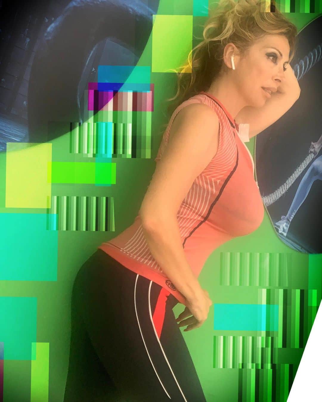 ソニア・グレイさんのインスタグラム写真 - (ソニア・グレイInstagram)「#hello 😃💪🏻#goodmorning #myfriends 😊🤗 #gymtime #gymgirl #wellness #health #healthylifestyle #wellness #energy #hrvpower 😊 @sonia_grey3008 www.soniagrey.it」6月19日 22時05分 - sonia_grey3008