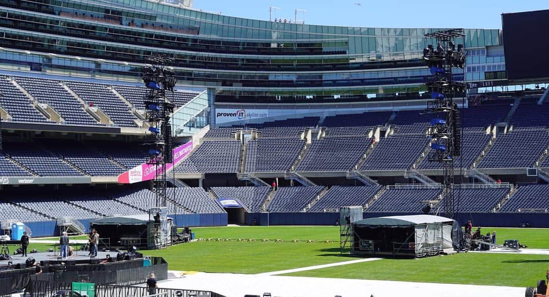 The Rolling Stonesさんのインスタグラム写真 - (The Rolling StonesInstagram)「Setting up in Chicago! #stonesnofilter #therollingstones #tour #live #chicago #2daystogo」6月19日 22時08分 - therollingstones