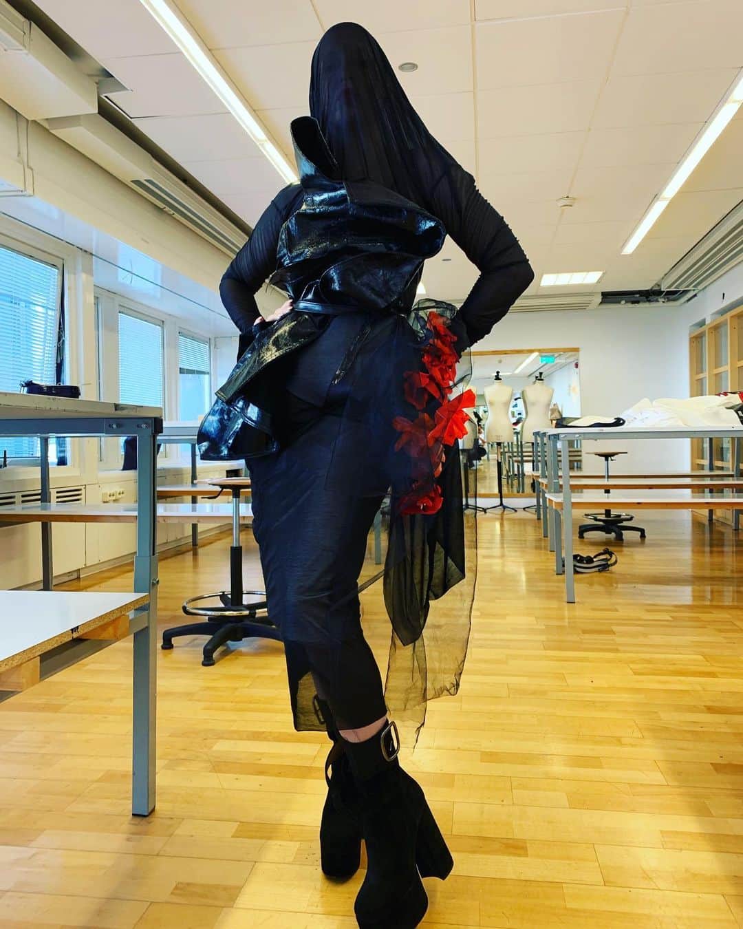 B. Akerlundさんのインスタグラム写真 - (B. AkerlundInstagram)「Swedish 🇸🇪 #couture ✌🏻....... #emergingdesigner @fo.phan @beckmanscollegeofdesign」6月19日 22時12分 - bcompleted