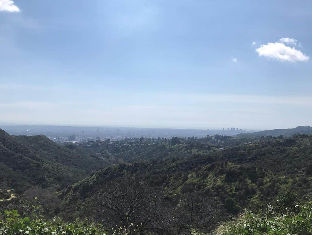 ロビン・ロード・テイラーさんのインスタグラム写真 - (ロビン・ロード・テイラーInstagram)「That’s a wrap on @younetflix! Bye, LA. Your hikes were nice.」6月19日 22時13分 - robinlordtaylor