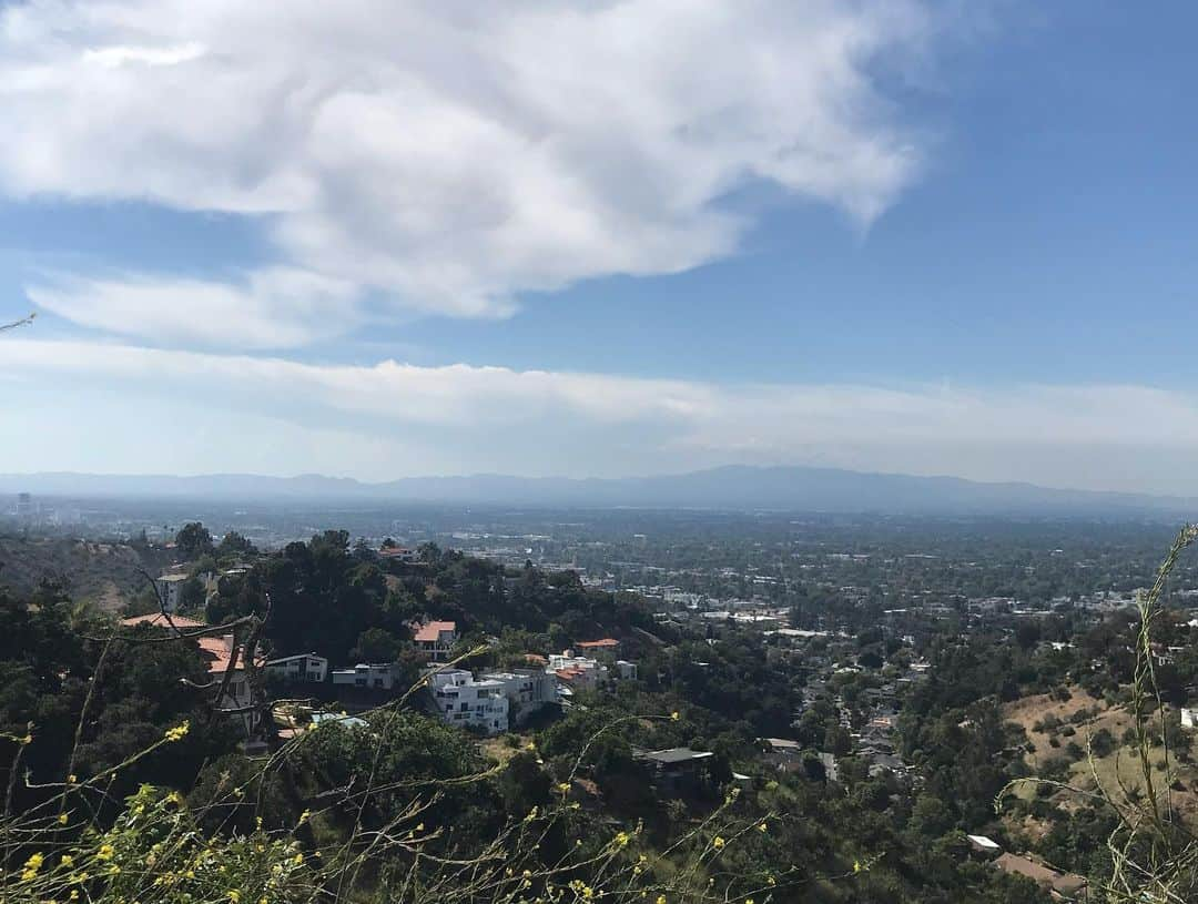 ロビン・ロード・テイラーさんのインスタグラム写真 - (ロビン・ロード・テイラーInstagram)「That’s a wrap on @younetflix! Bye, LA. Your hikes were nice.」6月19日 22時13分 - robinlordtaylor