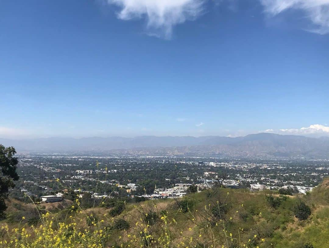 ロビン・ロード・テイラーさんのインスタグラム写真 - (ロビン・ロード・テイラーInstagram)「That’s a wrap on @younetflix! Bye, LA. Your hikes were nice.」6月19日 22時13分 - robinlordtaylor