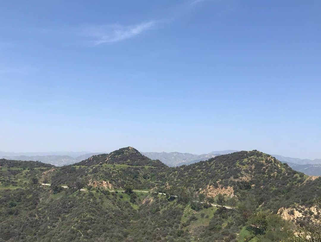 ロビン・ロード・テイラーさんのインスタグラム写真 - (ロビン・ロード・テイラーInstagram)「That’s a wrap on @younetflix! Bye, LA. Your hikes were nice.」6月19日 22時13分 - robinlordtaylor