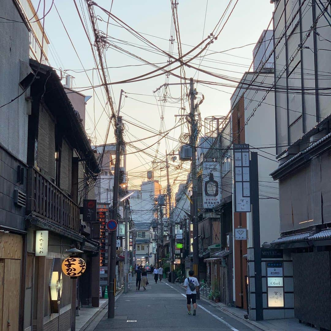 Daniel Waldronさんのインスタグラム写真 - (Daniel WaldronInstagram)「Power Lines」6月19日 22時17分 - dew