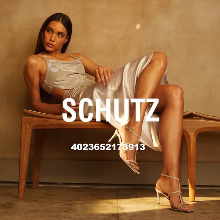 Schutzのインスタグラム：「NEW COLLECTION. NEW MOOD. 🖤#SCHUTZRESORT」
