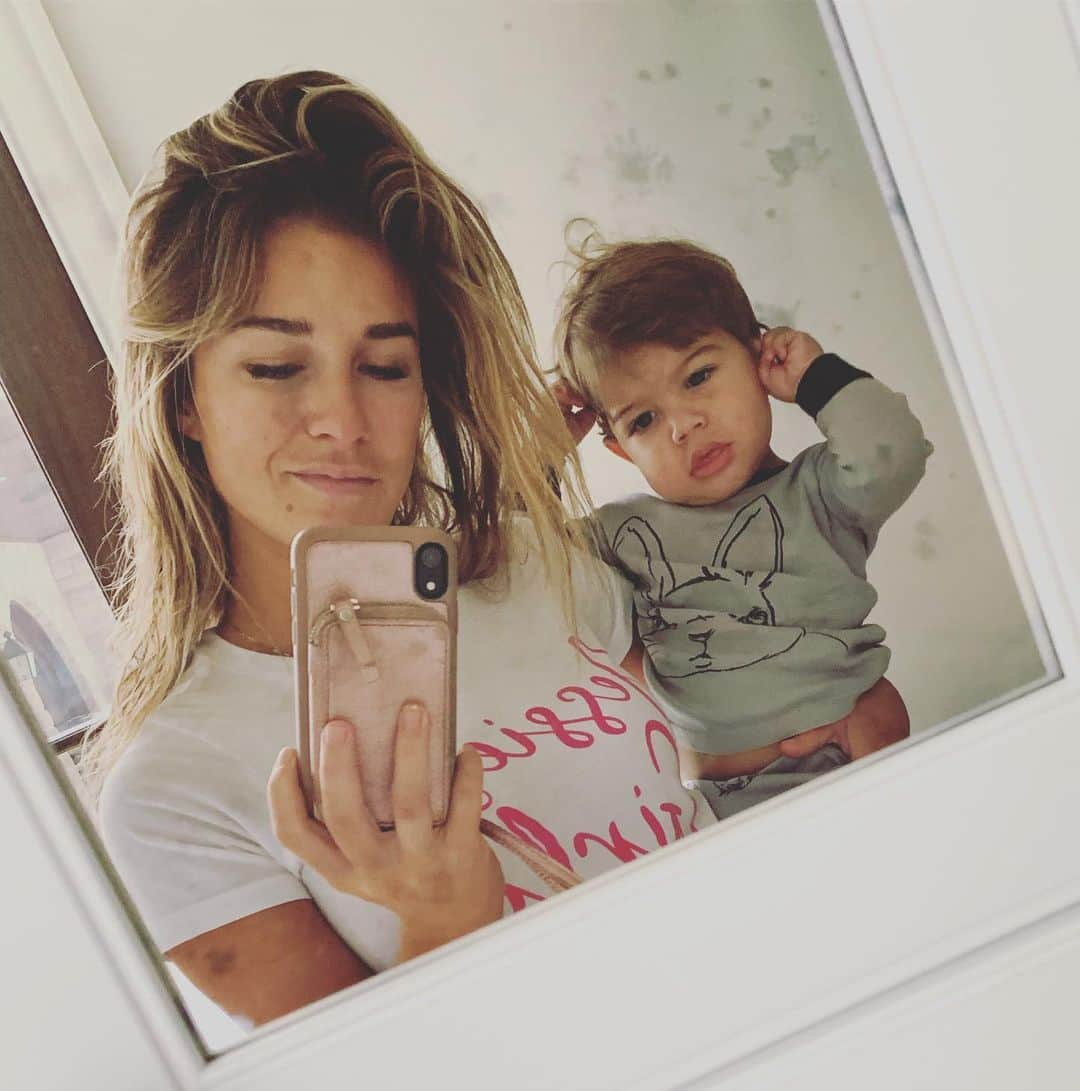 Jessie Jamesさんのインスタグラム写真 - (Jessie JamesInstagram)「Nyc back to Nash in 24rs. Flew back late last night- up early and time to mama #iwantmoresleep」6月19日 22時32分 - jessiejamesdecker