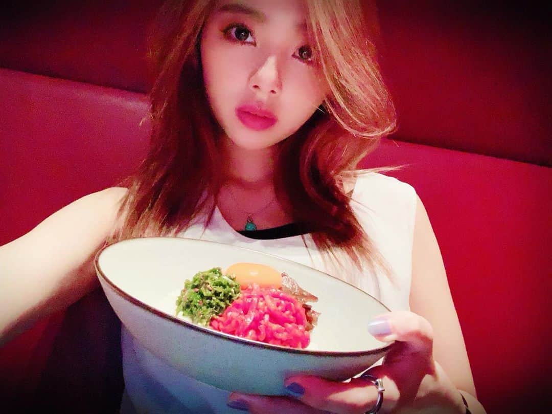 のインスタグラム：「お肉が食べたくてお肉大好きなかりんちゃんと焼肉に行ってきました🐄❤️ 新しくできた銀座の並木通り店。 改めて…卒業おめでとう(^_^*) Congratulations‼︎ graduation of Nogizaka46.. She really loves yakiniku😚 I also..hehe  #ushigoro #yakiniku #焼肉うしごろ #焼肉 #Mahiro #itokarin」