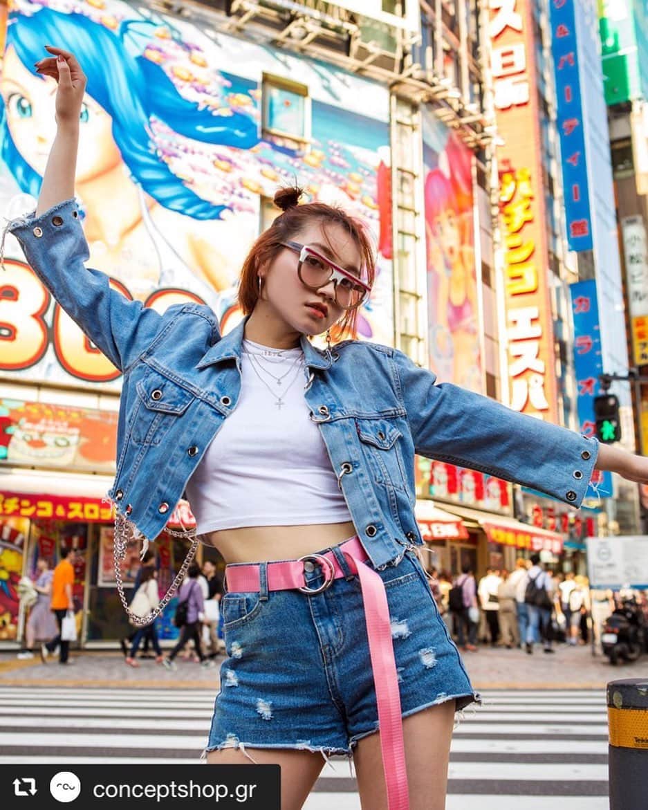 のインスタグラム：「let go and be free 🎈 . . . Client: Pavone Rossa Category: #marketing / #content / #ad Copyright: @conceptshop.gr 2019」