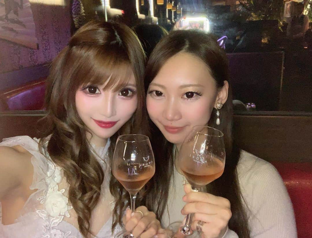 桜咲乃愛さんのインスタグラム写真 - (桜咲乃愛Instagram)「ゆかりちゃんいつも遠くからわざわざ来てくれてシャンパンとプレゼントありがとう🥺💓🍀 だいすきすぎる🥺💓🎀 女の子と2人で同伴人生で2回目だったけど楽しかった☺️💕✨ のあちゃんと言えばエンジェルシャンパンだって言って入れてくれたの🥺💓💎 やさしすぎる😭💓💓💓 ありがとうー💖  #歌舞伎町キャバ嬢 #歌舞伎町#angelchampagne #エンジェルシャンパン#エンジェルホワイト」6月19日 22時39分 - noasama1101