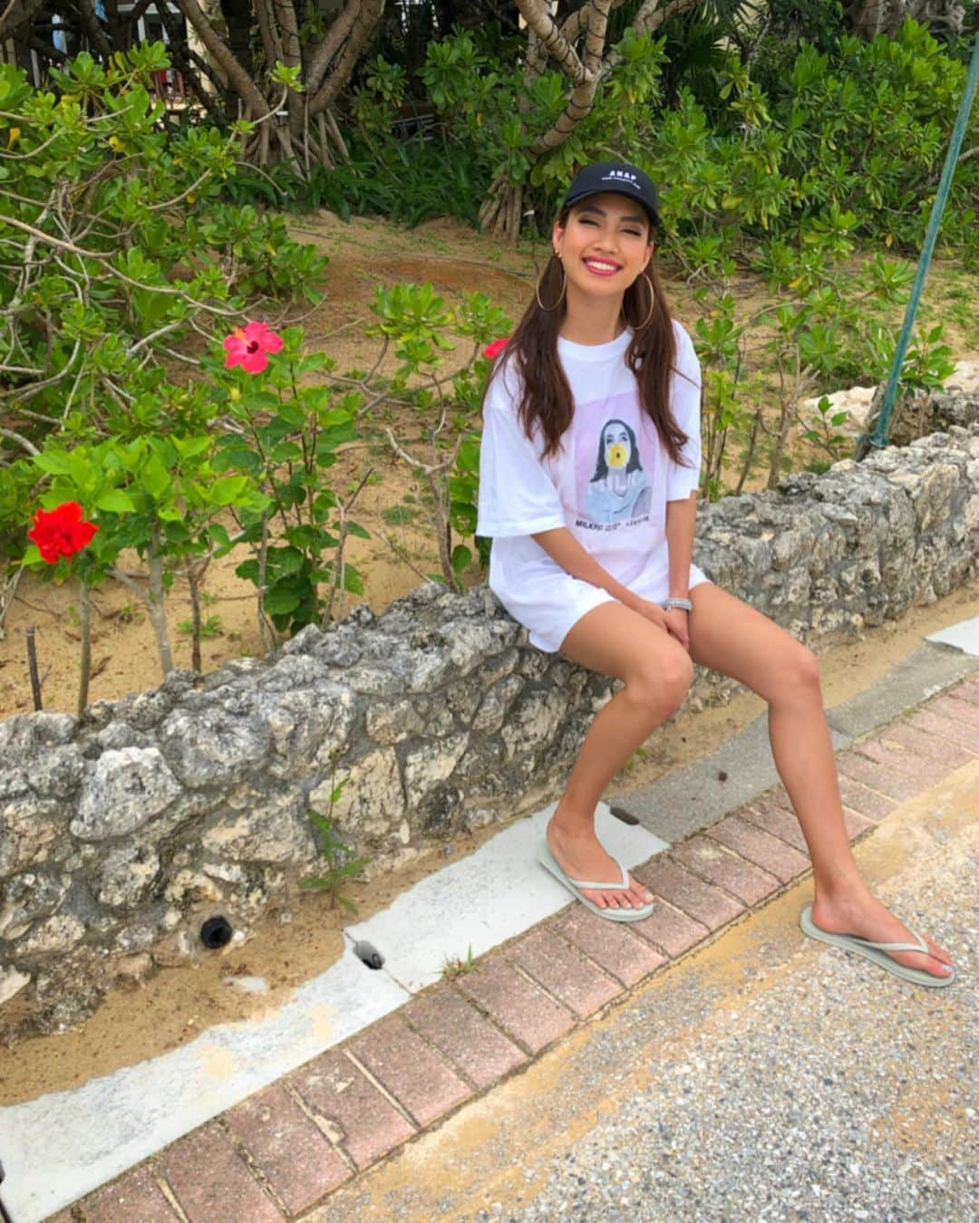 青山めぐさんのインスタグラム写真 - (青山めぐInstagram)「総勢約20人での沖縄旅行 その１🌺☔️🍺👙 #沖縄 #恩納村 #旅行 #沖縄旅行 #雨 #激寒 #意地でもハイレグ #オリオンビール」6月19日 22時51分 - megu_19880928