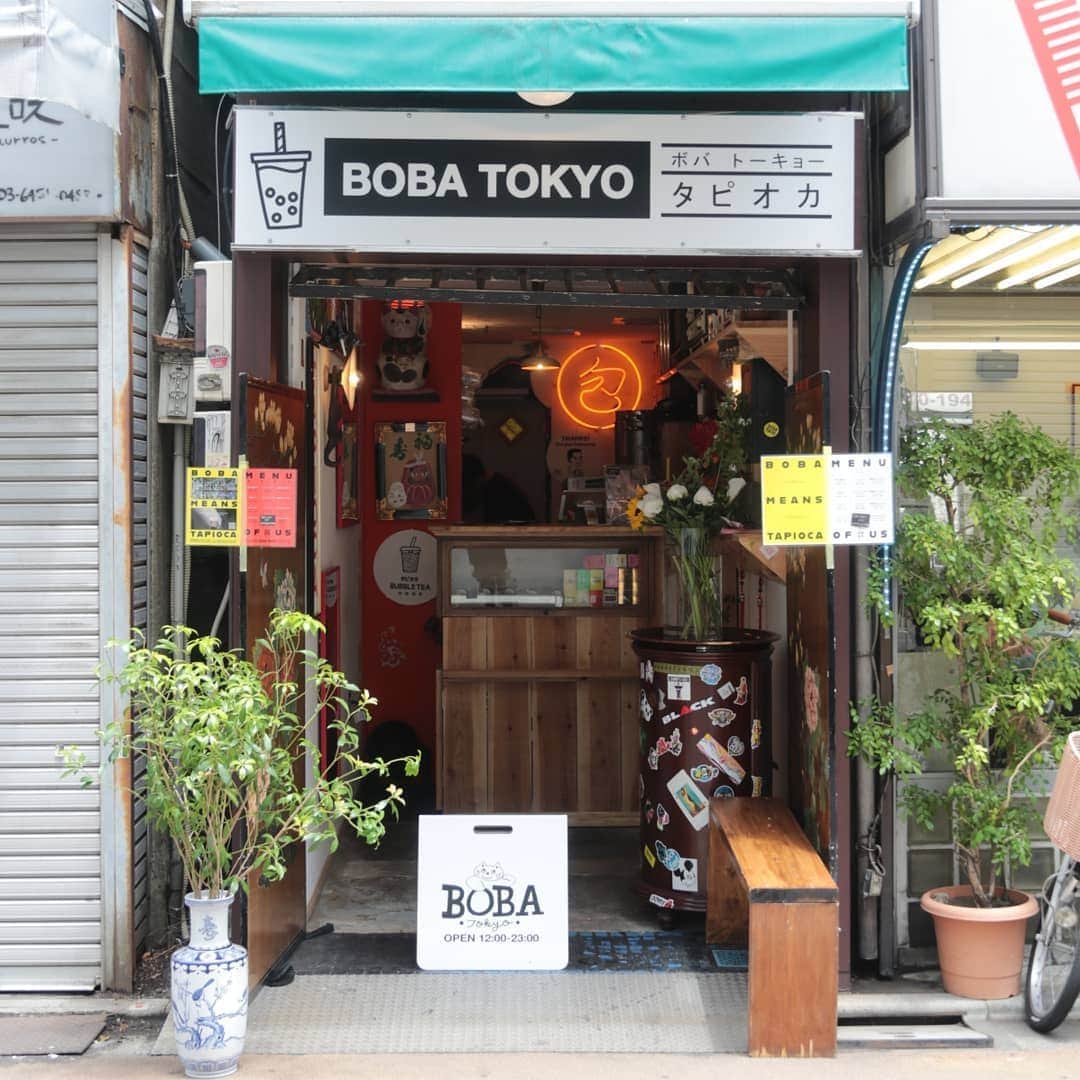 haconiwa / 箱庭さんのインスタグラム写真 - (haconiwa / 箱庭Instagram)「とどまることを知らないタピオカブーム。数あるタピオカ専門店の中でも、美味しくてひと際個性溢れるお店が学芸大学にあります！ . その名も「BOBA TOKYO（ボバトーキョー）」。 お店のご紹介記事を来週公開するので、お楽しみに～！ . #タピオカ #タピオカ専門店 #タピオカ好き #学芸大学 #bobatokyo #ボバトーキョー #boba」6月19日 23時03分 - haconiwa_mag