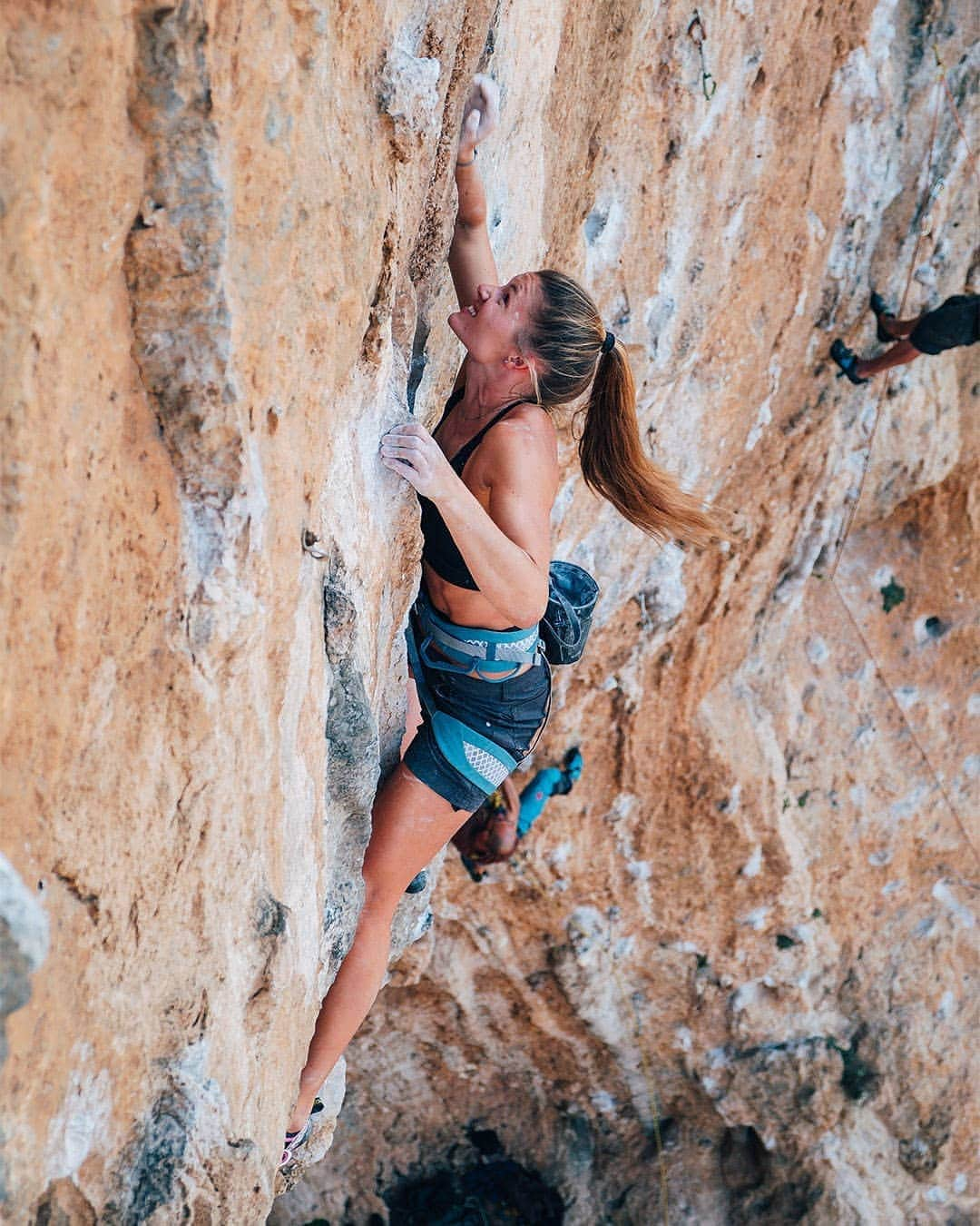 Mammutさんのインスタグラム写真 - (MammutInstagram)「On her trip to Kalymnos, @marieholmerud had a really big goal: sending her first 8a, "Daniboy". In her mind, she was going from "why am I doing this, why did I think I can do this, I guess I am just not strong enough" to actually send it. "It is mindblowing to me to see how body and mind adapt." 📸: @bjornarsmestad #mammut_swiss1862 #loveclimbing #climbinglife #climbinggirls #climbing_worldwide」6月19日 23時04分 - mammut_swiss1862