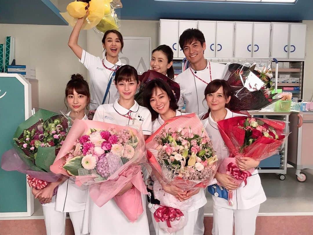 日本テレビ　ドラマ「白衣の戦士！」さんのインスタグラム写真 - (日本テレビ　ドラマ「白衣の戦士！」Instagram)「‪🏥#白衣の戦士！最終話🚑‬ ‪ご覧いただきありがとうございました🙇‍♀️約3ヵ月間、温かいご声援をいただき、キャスト、スタッフ一同感謝の気持ちでいっぱいです💕‬ ‪未公開オフショットはまた明日🎵‬ ‪#中条あやみ #水川あさみ‬ ‪#小瀧望 #片瀬那奈 #鈴木紗理奈‬ ‪#小松彩夏 #山﨑萌香 #三宅亮輔‬ ‪#安田顕 #沢村一樹‬」6月19日 22時59分 - hakui_ntv