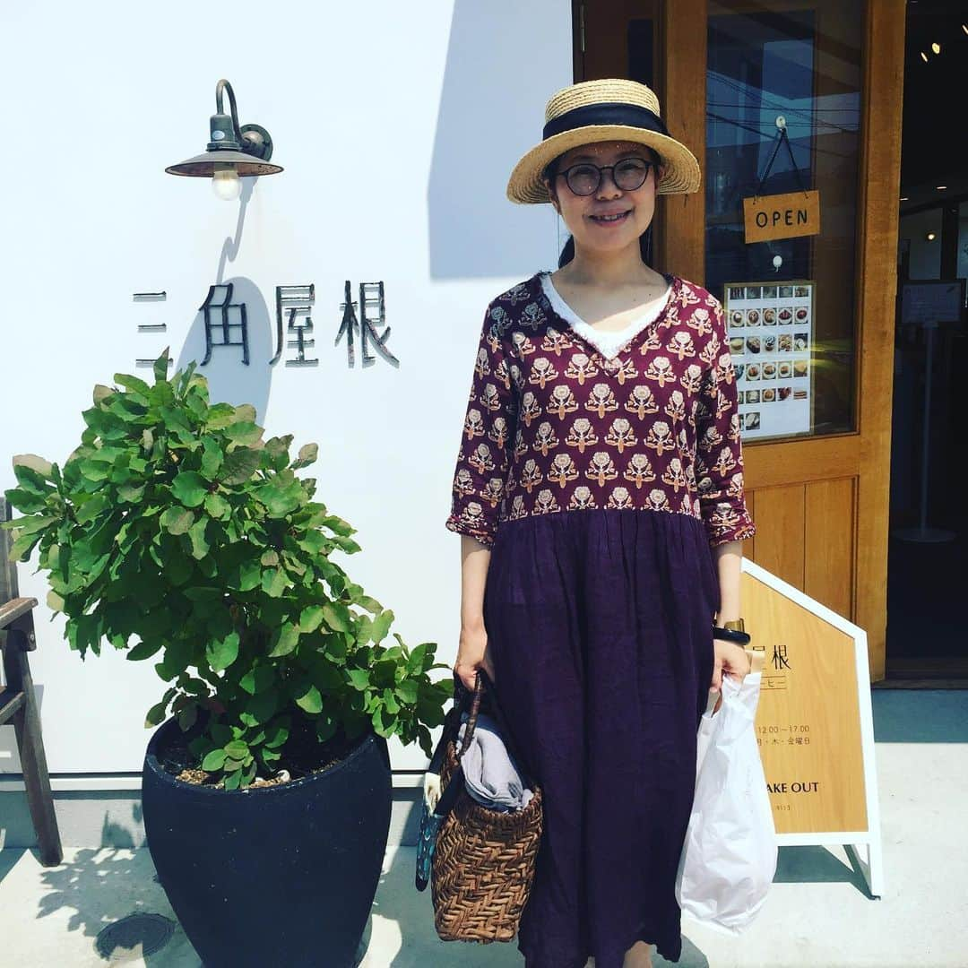 氏家恵さんのインスタグラム写真 - (氏家恵Instagram)「【葉山One day trip】  なんと！中2と小6の移動教室がかぶり、今日は１日2人ともいない！！ ＊ ＊ と言うわけで蛸蔵と葉山に行ってきました。 ＊ 今日のルート #森戸神社  #魚左  #三角屋根パンとコーヒー  #桜花園  #sunshinecloud  魚左の刺身定食、ミックスフライ定食、仰天美味。行列してる理由がわかる。 三角屋根でパン爆買い 圧巻の桜花園に魅了される sunshine＋cloudで店員さんにか猫のミニバッグを褒められる …の巻でした！！ やっぱり葉山はいいなぁ〜🌊 #onedaytrip」6月19日 23時05分 - ujiiemegumi