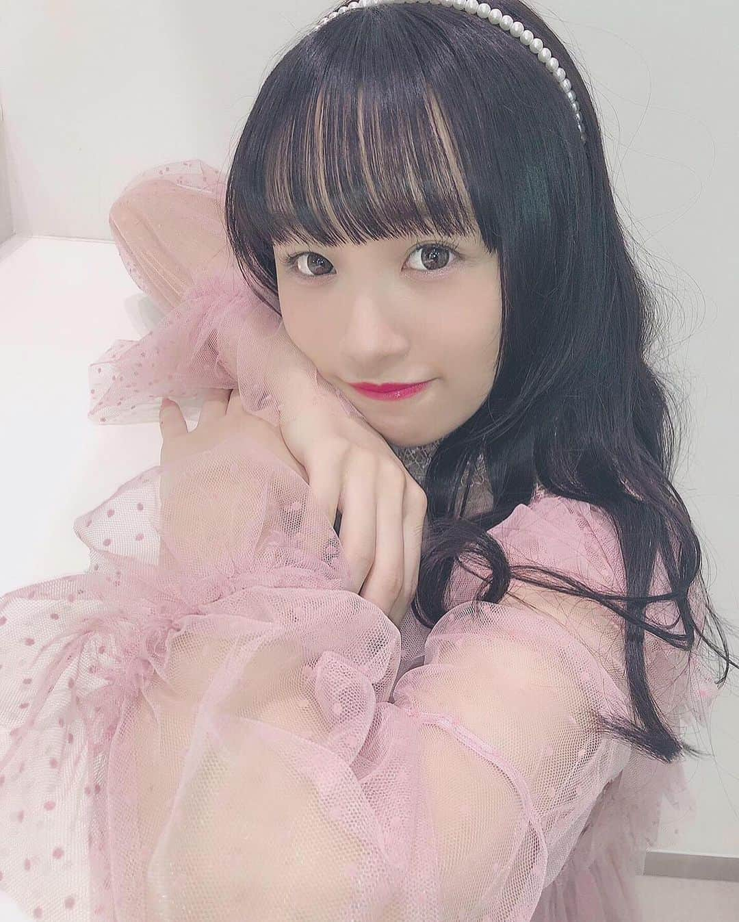 音嶋莉沙さんのインスタグラム写真 - (音嶋莉沙Instagram)「🎀個別握手会で着たお洋服🎀﻿﻿ ﻿﻿ ﻿ one-piece❤︎﻿ @lissi__boutique ﻿ accessory❤︎﻿ @me_percent ﻿ sandal❤︎﻿ @niceclaup_official_ ﻿ ﻿﻿ ﻿ ﻿ ﻿ワンピースは、可愛いブランドを見つけて﻿ 一目惚れしたの👗﻿ ピンクで透けてるデザインがオシャレ♡ ﻿ 5枚目に全身写真載せてます❤︎ ﻿﻿ ﻿ ﻿カチューシャは、お洋服にバッチリ👌と思って﻿ 付けたんだけど…似合ってるかな？？﻿ ﻿﻿ ﻿ ﻿あと、お洋服に合わせて、ピンクメイク…💄💕﻿ ﻿気づいてくれた方いたかな〜？？﻿ ﻿ ﻿﻿ #個別握手会 #イコラブ #ミーパーセント ﻿ #ナイスクラップ #ワンピース #カチューシャ﻿ #ピンクメイク」6月19日 23時08分 - otoshima_risa