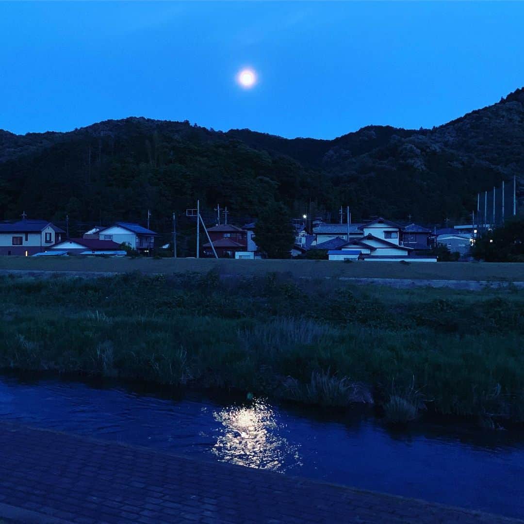 山中千尋さんのインスタグラム写真 - (山中千尋Instagram)「Koryu river, my hometown💕桐生川の月 #moon #桐生 #Kiryu」6月19日 23時11分 - chihiroyam