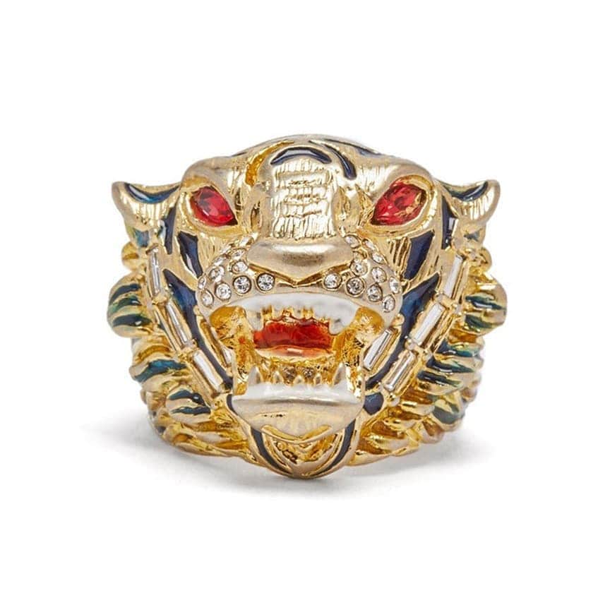 HYPEBEASTさんのインスタグラム写真 - (HYPEBEASTInstagram)「@hypebeaststyle: Inspired by the work of legendary jewelry designer Hattie Carnegie, @gucci has dropped a gold crystal-embellished tiger head ring. The ring is available now and can be picked up for $412 USD. Photo: MATCHESFASHION.COM」6月19日 23時15分 - hypebeast
