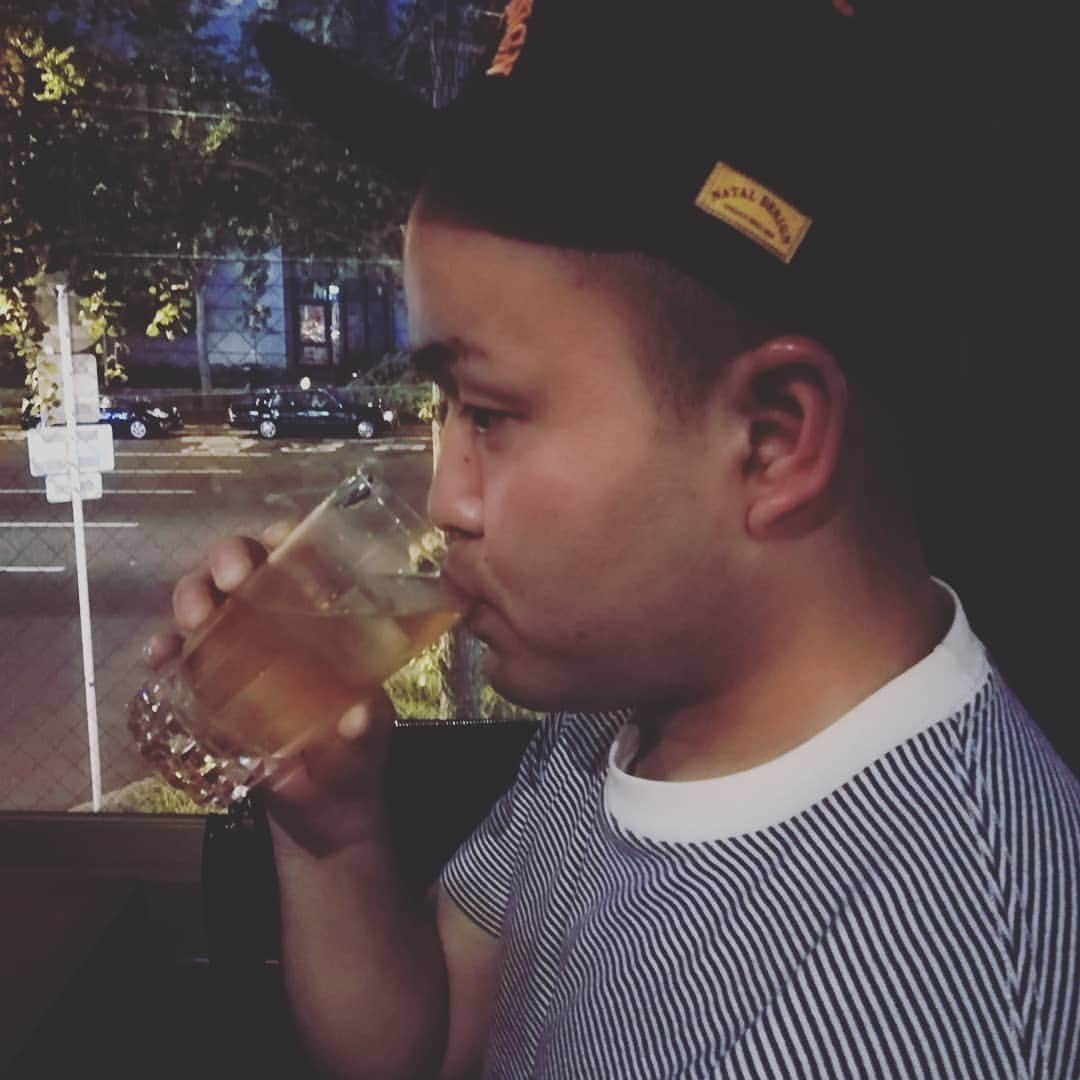 山名文和さんのインスタグラム写真 - (山名文和Instagram)「美味しいハイボールを飲みました。  飲んだ後で たわちゃんは、 「焼酎すね！」 と、言った。  一緒に飲めて嬉しいよ。  #たわた #新喜劇 #全国オーディション #合格 #突破 #おめでとう」6月19日 23時16分 - fumikazu_yamana