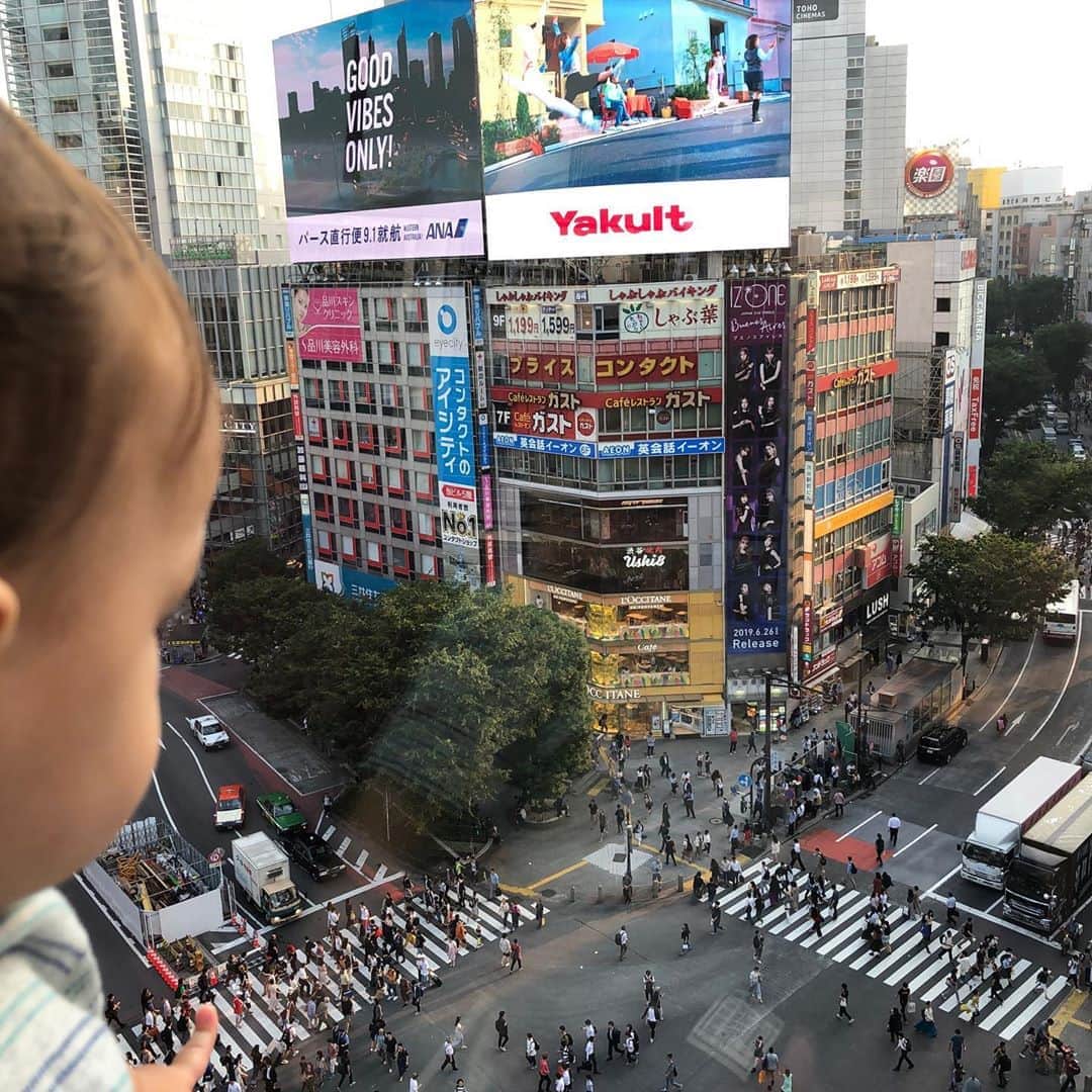 シモネのインスタグラム：「みんな小さく見えるね🤔🎪#shibuya #shibuyacrossing #tokyo」