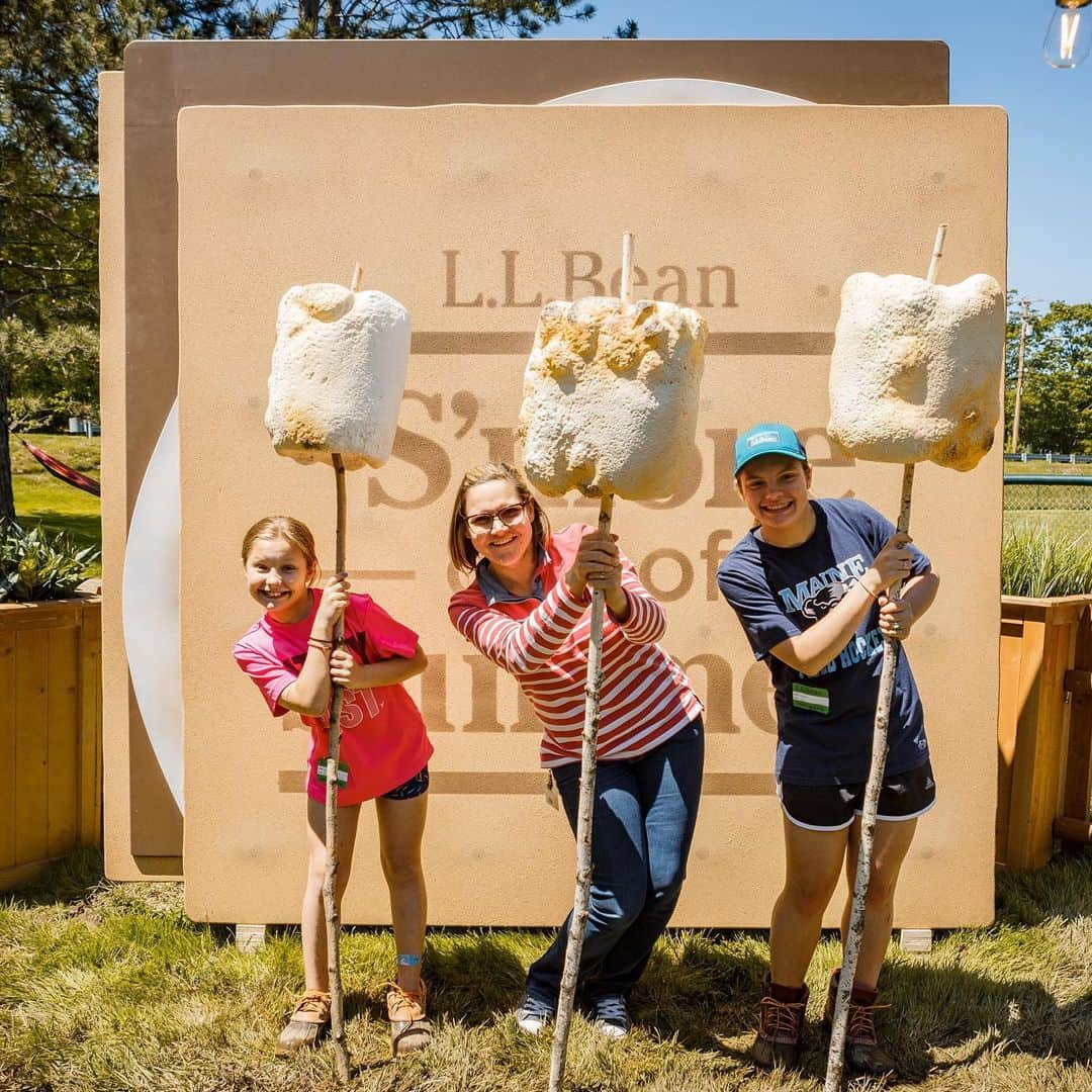 L.L.Beanさんのインスタグラム写真 - (L.L.BeanInstagram)「Hello, NYC! Ready to get #SmoreOutofSummer? The L.L.Bean Backyard Campsite is coming to @TheBatteryNYC. Join us on Thursday, 6/20 from 10AM-4PM for s’more roasting, yard games, the sounds of our national parks and more free summer fun.」6月19日 23時17分 - llbean