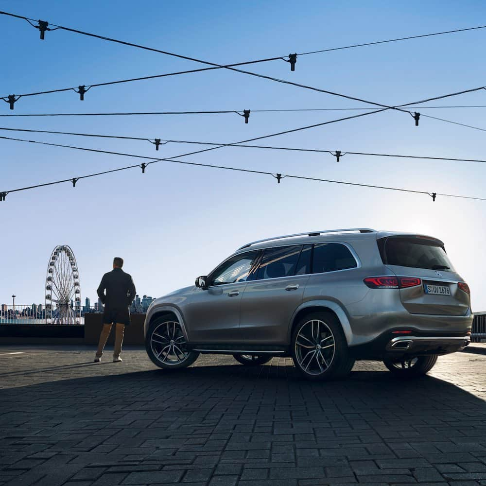 メルセデス・ベンツさんのインスタグラム写真 - (メルセデス・ベンツInstagram)「The new GLS is Mercedes-Benz’s largest and most luxurious SUV and, above all, offers more: more space, more comfort, more luxury. 🤩 #GLS #NewGLS #MercedesBenz #SUV #luxury #comfort #car #instacar #carsofinstagram」6月19日 23時19分 - mercedesbenz