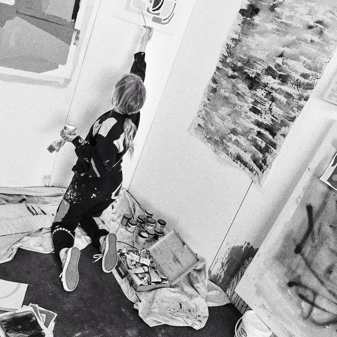 vans girlsさんのインスタグラム写真 - (vans girlsInstagram)「Make it seen. Make it comfy. The new Vans #ComfyCush Era is built for your longest days. vans.com/comfycush」6月19日 23時27分 - vansgirls