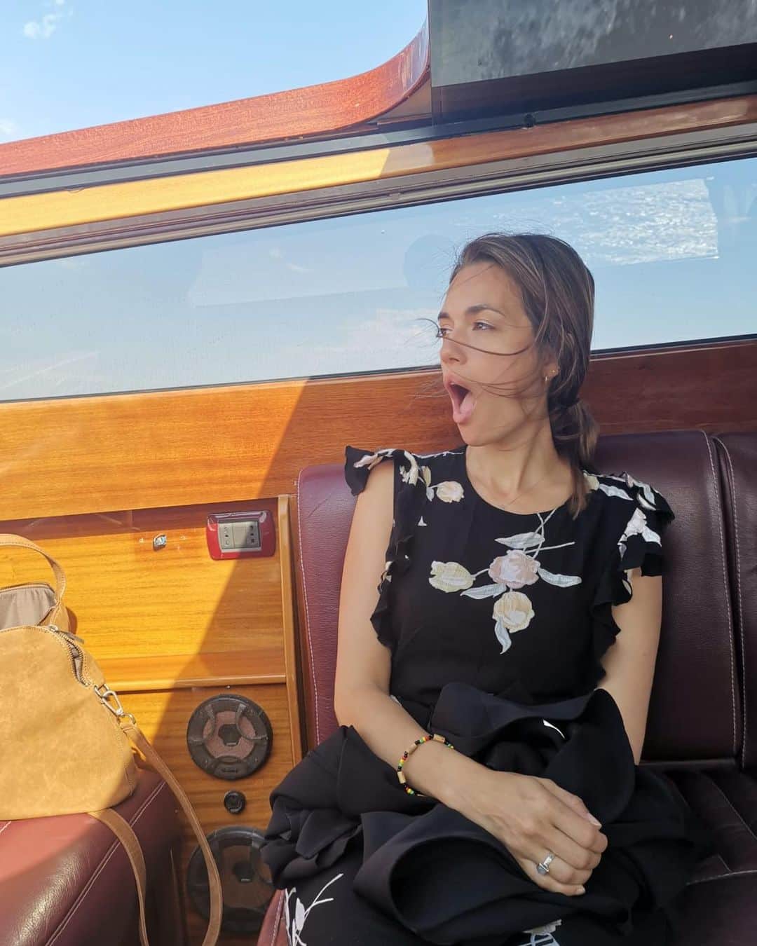 トーレイ・デヴィートのインスタグラム：「My reaction to seeing Venice for the first time. 🥰 🇮🇹😮😍😆 #holytoledo」