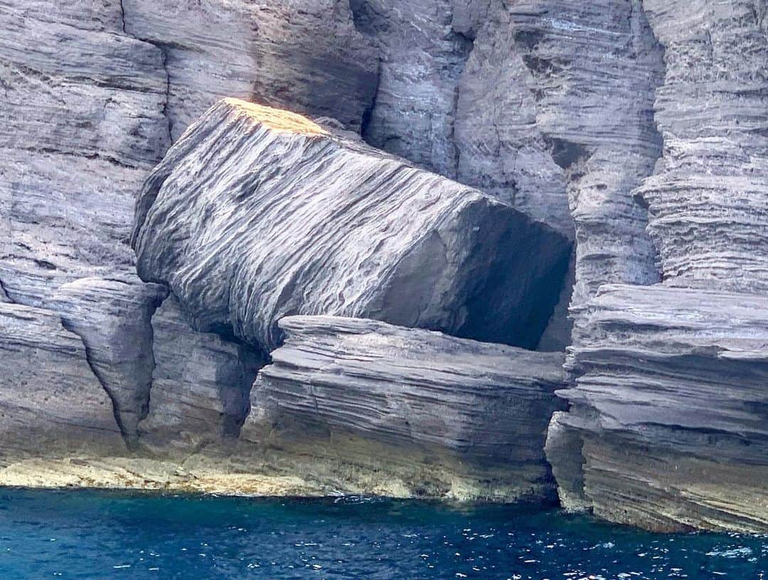 ナタリー・インブルーリアさんのインスタグラム写真 - (ナタリー・インブルーリアInstagram)「Views from #panarea 💙 @7islands_eolie #aeolianislands #boatlife」6月19日 23時55分 - natalie_imbruglia