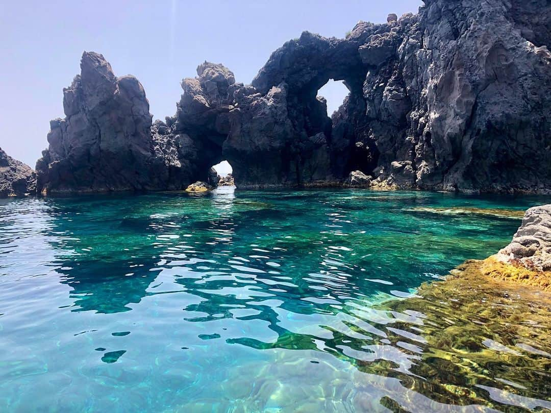 ナタリー・インブルーリアさんのインスタグラム写真 - (ナタリー・インブルーリアInstagram)「Views from #panarea 💙 @7islands_eolie #aeolianislands #boatlife」6月19日 23時55分 - natalie_imbruglia