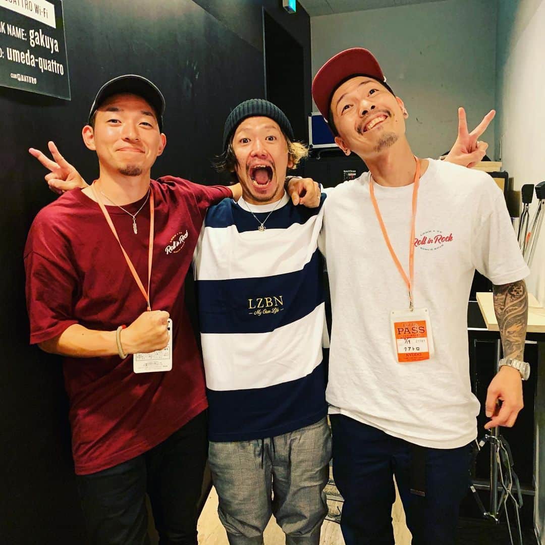 安床武士のインスタグラム：「Good day!! Thank you @kom_official1002 ⚡️ @rollinrock167 盟友のノックのライブへ。 MCや合間に見せる素の姿が面白くて更に格好いい！ 自分達がやりたい音楽をやる、というのがバシバシ伝わってきて痺れました。 モチベーションアップ！！ #knockoutmonkey #KOM #ノックアウトモンキー #rollinrock #RIR #ローリンロック #LZBN #安床武士 #最高の平日」