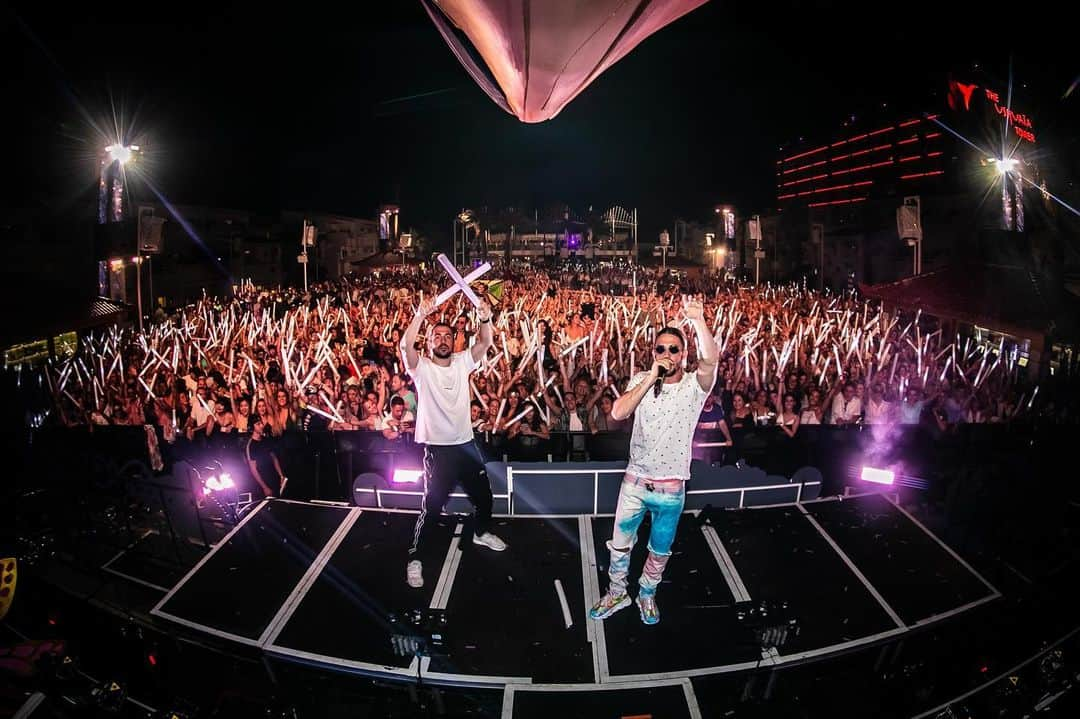 Dimitri Vegas & Like Mikeさんのインスタグラム写真 - (Dimitri Vegas & Like MikeInstagram)「Ibiza Residency first show out of 15 😱😱 Last night was truly crazy」6月20日 0時00分 - dimitrivegasandlikemike