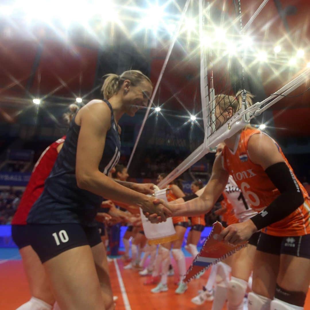 USA Volleyballさんのインスタグラム写真 - (USA VolleyballInstagram)「✅ for @usavwnt #VNL win 1️⃣1️⃣. #usavwnt rallied past Netherlands in a 5-set thriller to improve to 11-3 in @FIVBVolleyball #VNL. @adrews04 scored 24 points and @krobin32 came up big late as @teamusa used a surprise libero in the victory. Click our bio 🔗 for full recap. 📷 FIVB」6月20日 0時08分 - usavolleyball