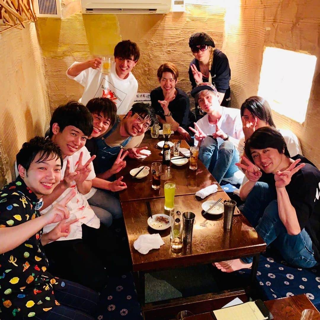 松阪ゆうきさんのインスタグラム写真 - (松阪ゆうきInstagram)「演歌男子会🍻 爆笑🤣の連続でしたww  皆さまありがとうございました😊 またよろしくお願い申し上げます🤲  #三丘翔太 さん #伊達悠太 さん #浅野祥 さん #花園直道 さん #美良政次 さん #川上大輔 さん #最上川司 さん #真田ナオキ さん #徳永ゆうき さん #松阪ゆうき  #演歌男子  #俺は大人しくジンジャーエール」6月20日 0時20分 - matsuzaka_yuuki