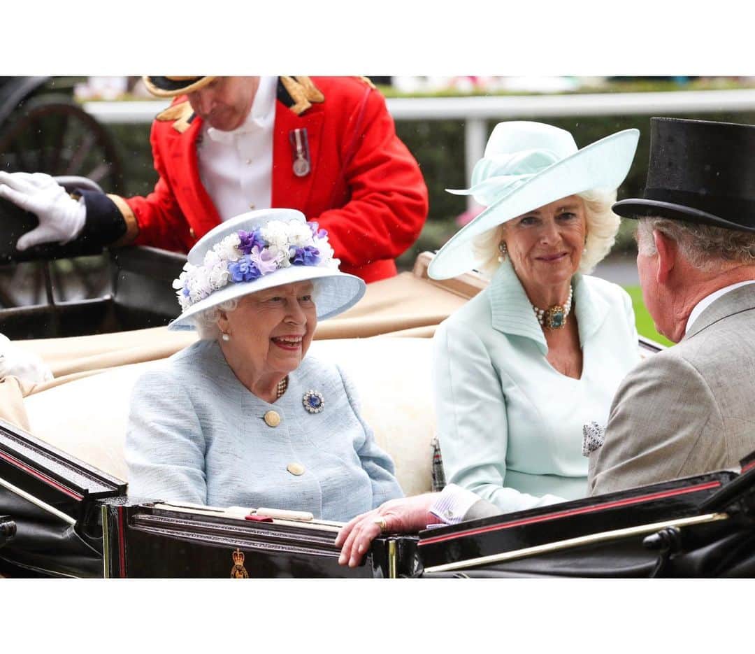 クラレンス邸さんのインスタグラム写真 - (クラレンス邸Instagram)「The Prince of Wales and The Duchess of Cornwall arrive with The Queen for the second day of #RoyalAscot. 📸 PA」6月20日 0時25分 - clarencehouse