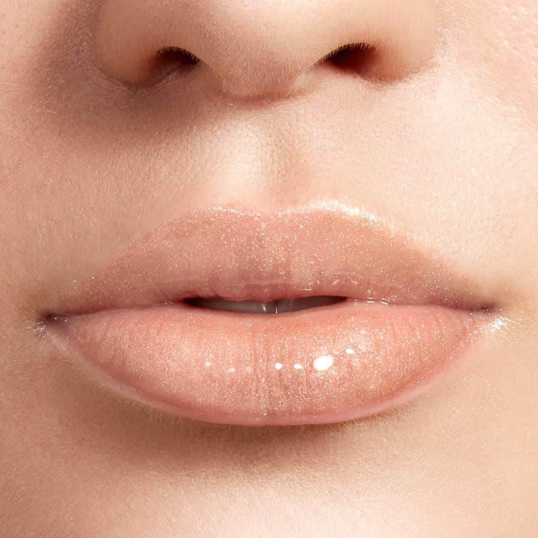 Revlonさんのインスタグラム写真 - (RevlonInstagram)「This #NationalKissingDay, be sure to leave a mark 💋 . Pick your pout and shout it out: Pinkissimo, Super Natural, Sizzling Coral, Pink Sky, Rosy Future, & Sandstorm. Who’s your kiss for today? . #LiveBoldly #motd #makepoftheday #lipgloss #gloss #kiss」6月20日 0時32分 - revlon