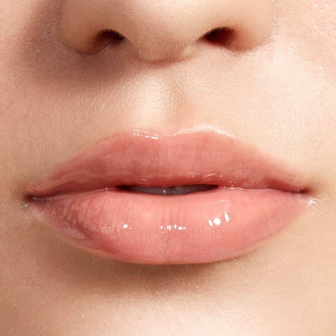 Revlonさんのインスタグラム写真 - (RevlonInstagram)「This #NationalKissingDay, be sure to leave a mark 💋 . Pick your pout and shout it out: Pinkissimo, Super Natural, Sizzling Coral, Pink Sky, Rosy Future, & Sandstorm. Who’s your kiss for today? . #LiveBoldly #motd #makepoftheday #lipgloss #gloss #kiss」6月20日 0時32分 - revlon
