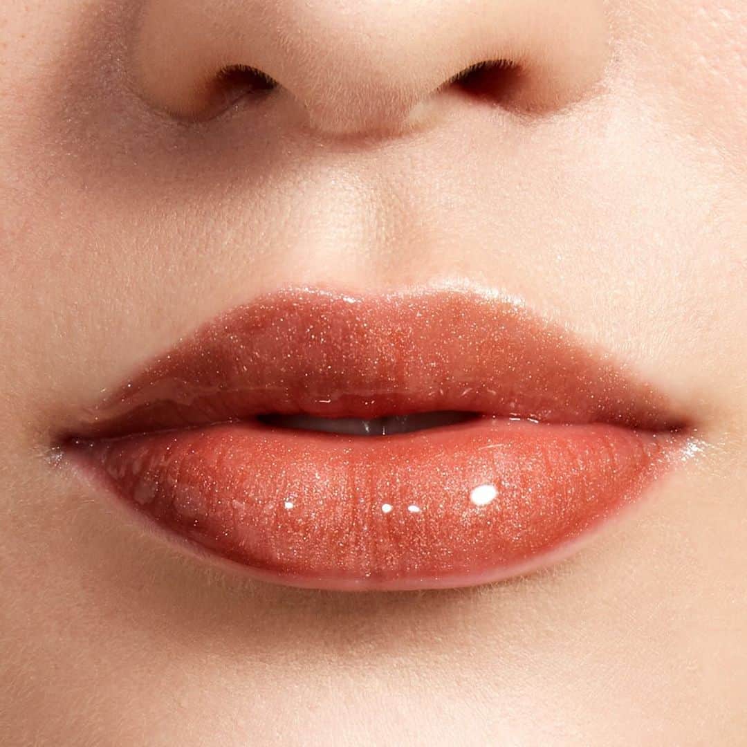 Revlonさんのインスタグラム写真 - (RevlonInstagram)「This #NationalKissingDay, be sure to leave a mark 💋 . Pick your pout and shout it out: Pinkissimo, Super Natural, Sizzling Coral, Pink Sky, Rosy Future, & Sandstorm. Who’s your kiss for today? . #LiveBoldly #motd #makepoftheday #lipgloss #gloss #kiss」6月20日 0時32分 - revlon
